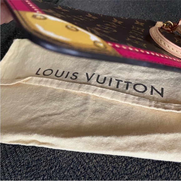 LV trunk wristlet - Picture 3 of 10